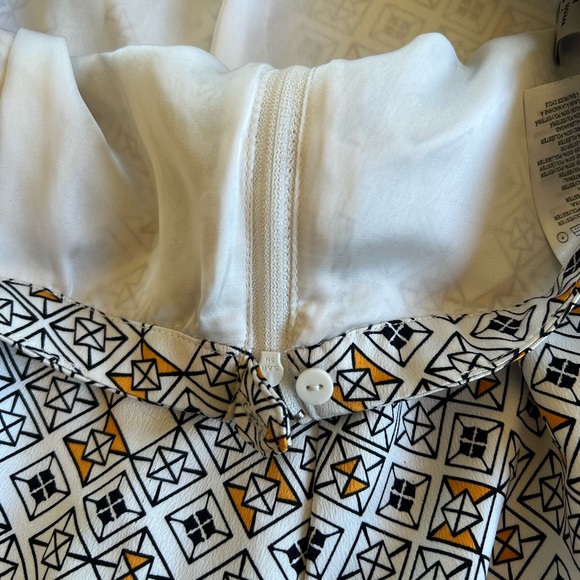 H&M SKIRT size 4 length 100%polyester and liner side zipper waist 26 - Picture 11 of 12